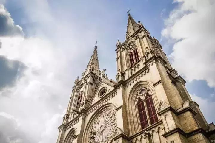 何必到法国，广州有座石头做的“巴黎圣母院”，不只是信徒的天堂