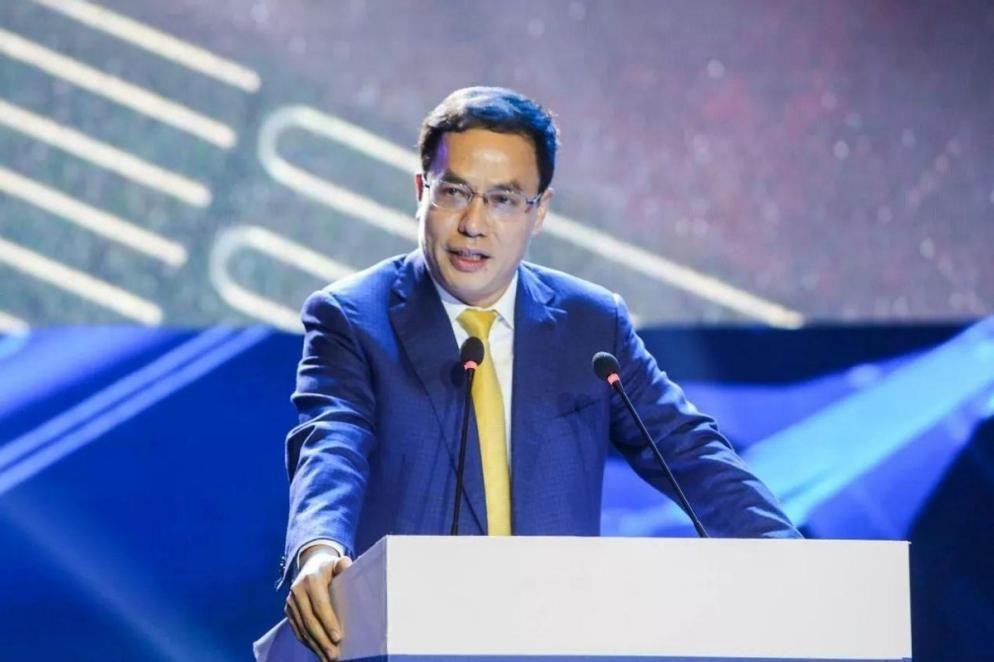 刚当首富3个月，千亿王国就崩了，最惨中国首富真是个大忽悠？