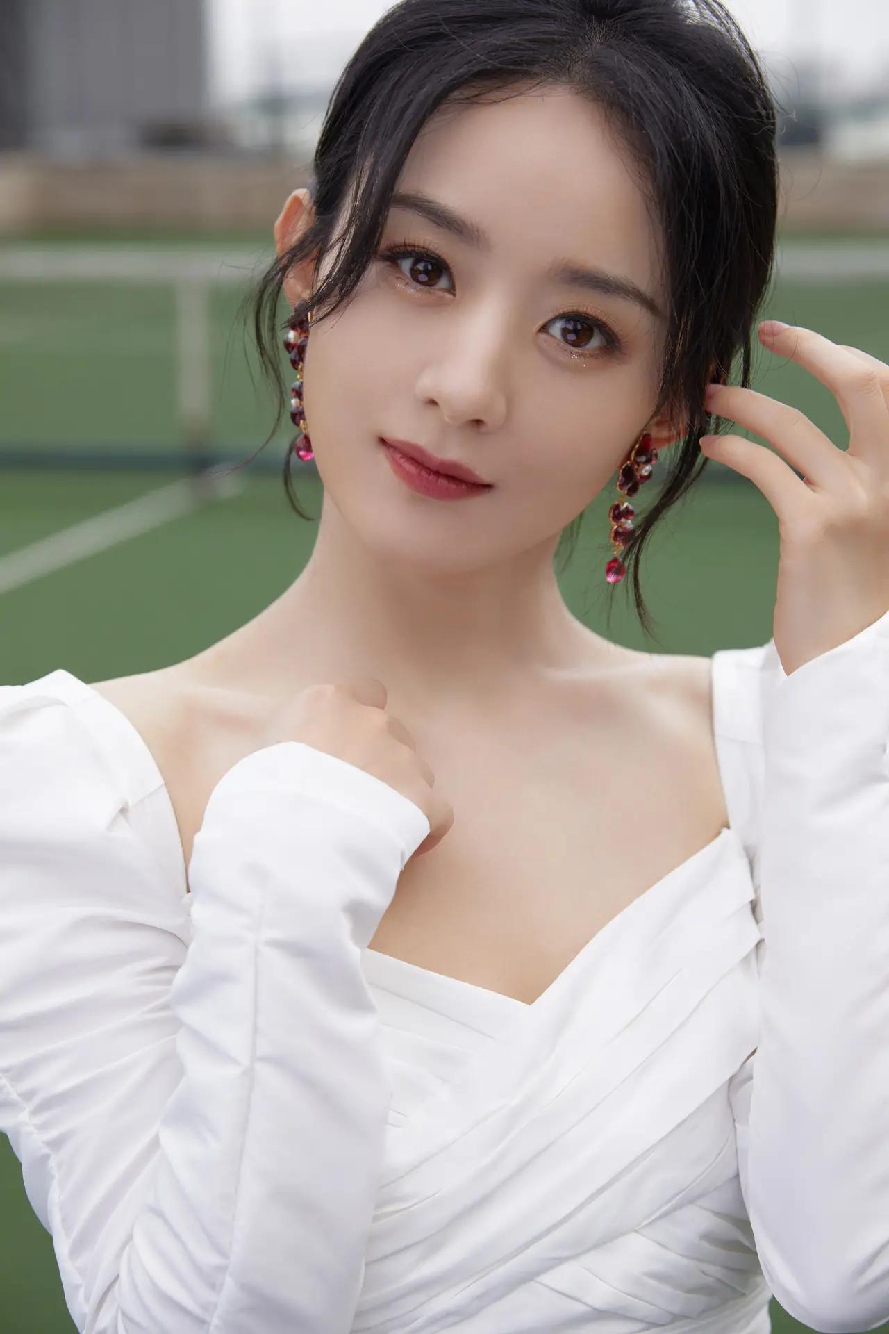 假借拍戏之名公然“揩油”,摸胸、抓臀、脱外衣,该管管了