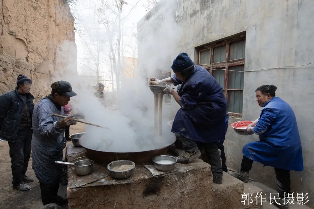 山东漏粉条的过程视频,漏瓢式粉条制作技术视频