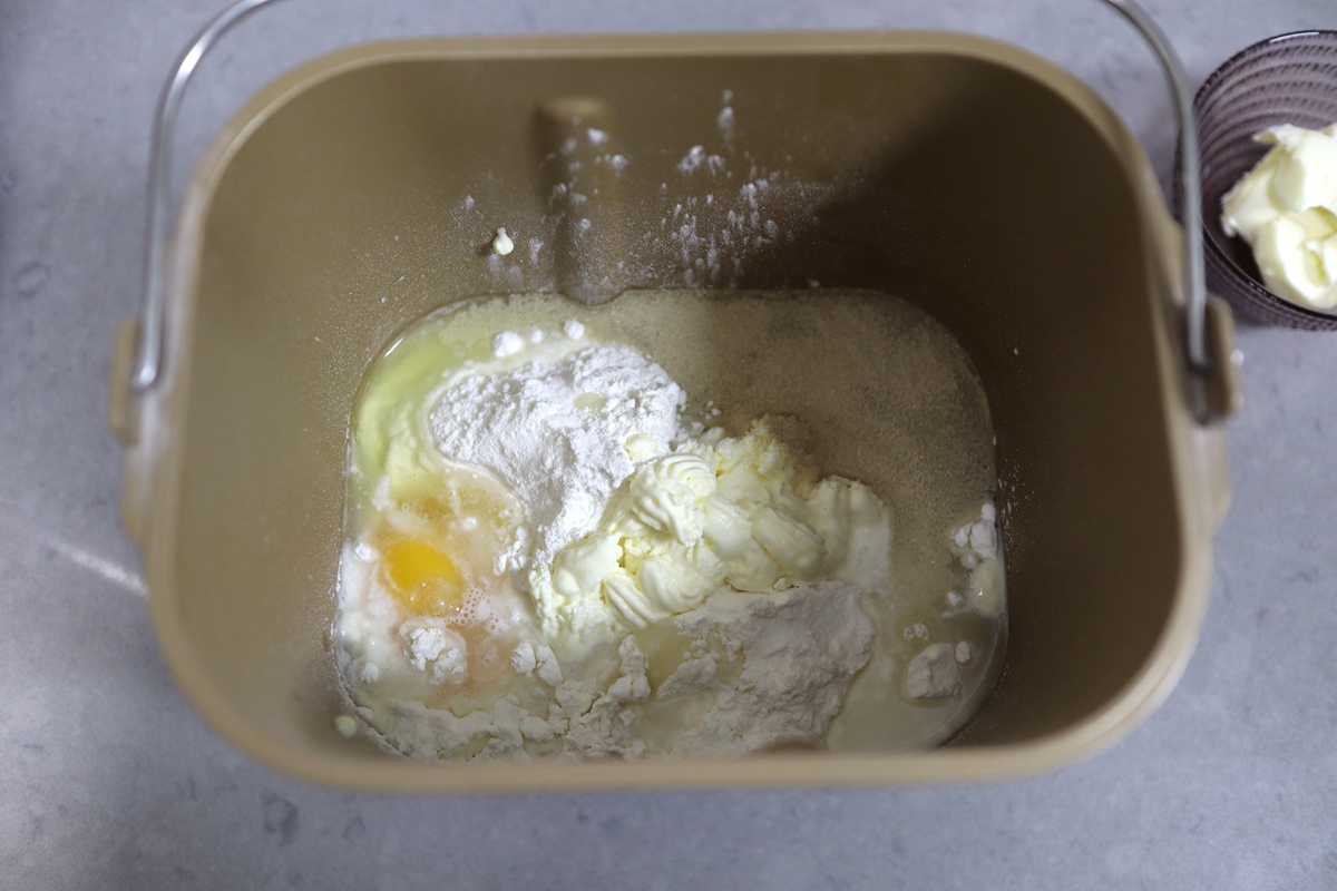 做面包快速出膜的方法,做面包的面团怎么才能揉出膜