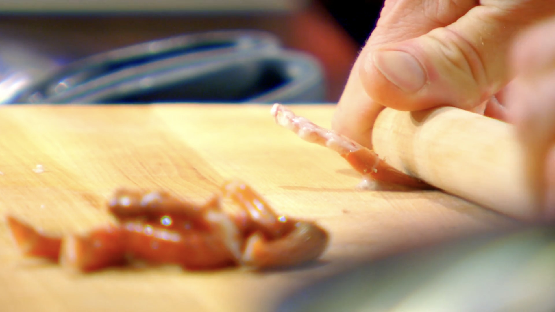 戈登拉姆齐龙虾肉,戈登拉姆齐取龙虾肉视频