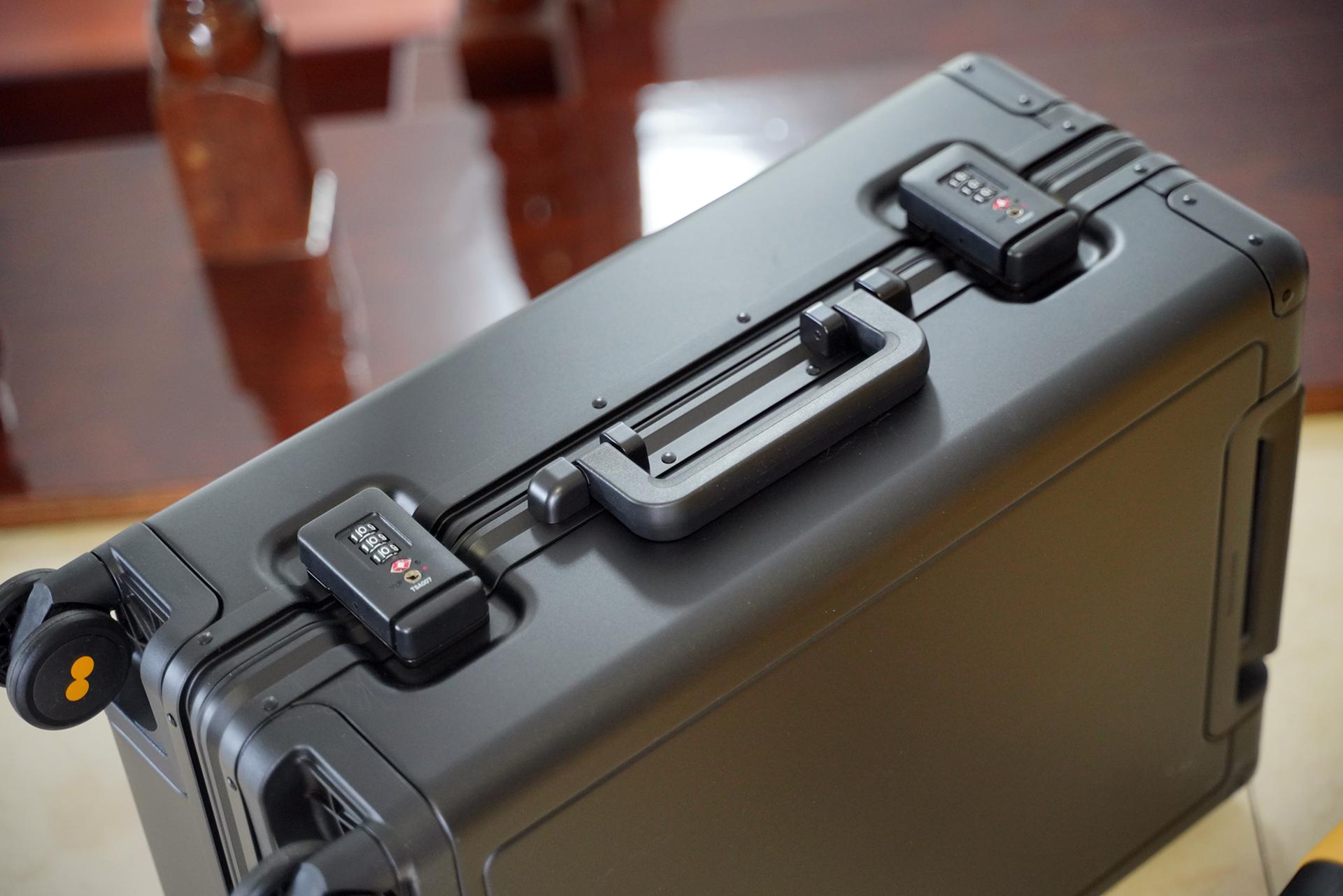 地平线8铝镁合金拉杆箱,地平线拉杆箱和elle拉杆箱哪个好