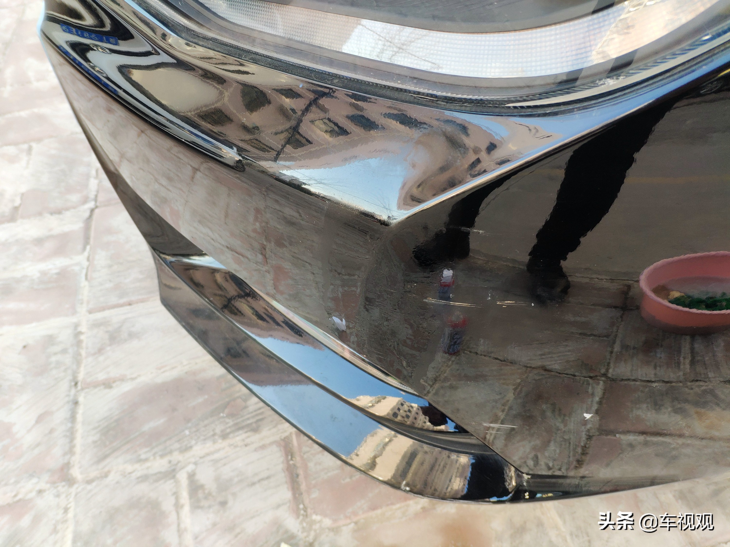 刮蹭车漆修补喷漆流程,黑车漆被刮怎么用自喷漆修复