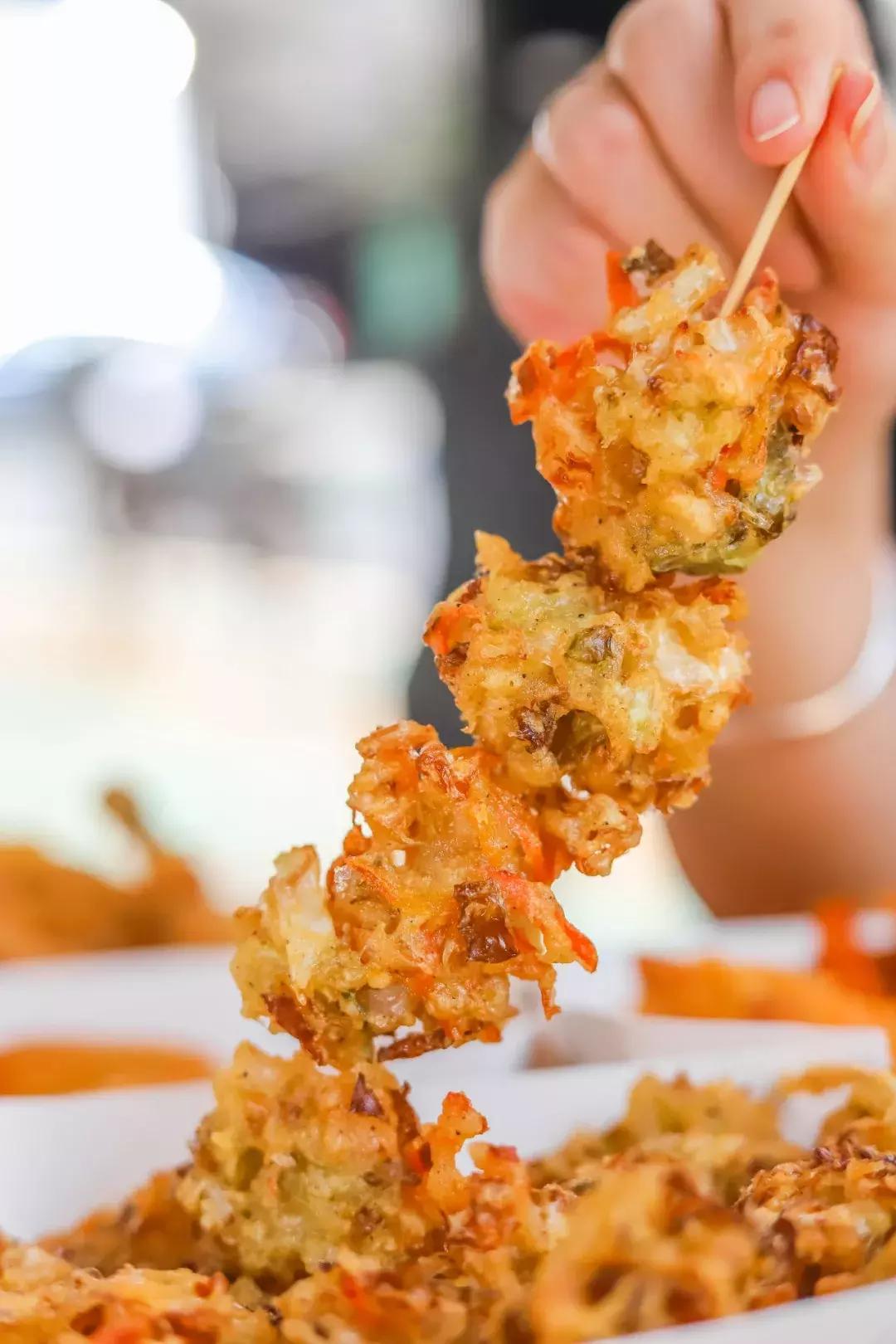 藏在厦门老社区的夫妻炸料摊，20元吃遍鲨鱼鸡腿醋肉菜丸