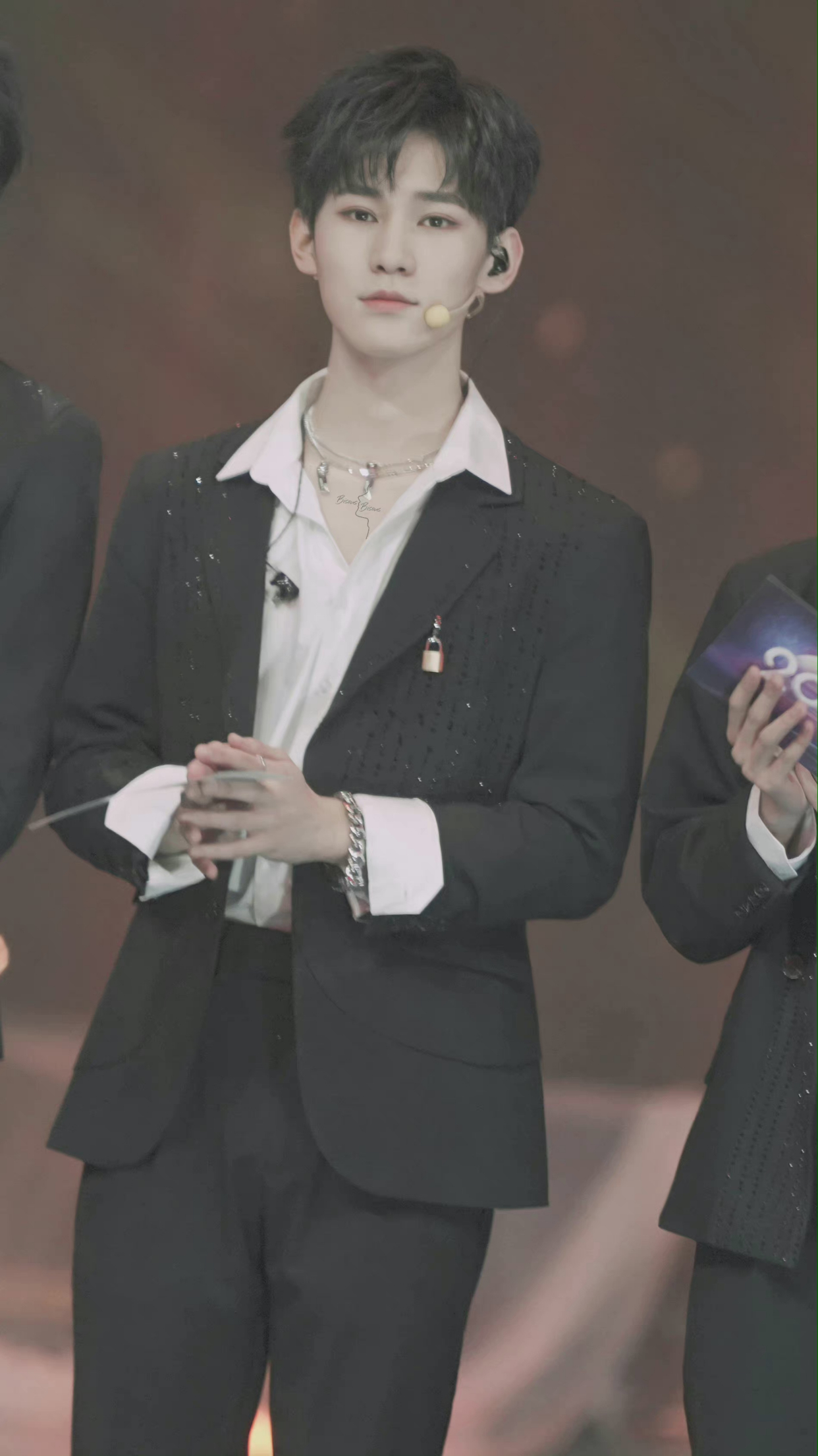 张真源军训中戏新生代表,张真源中戏军训表演视频