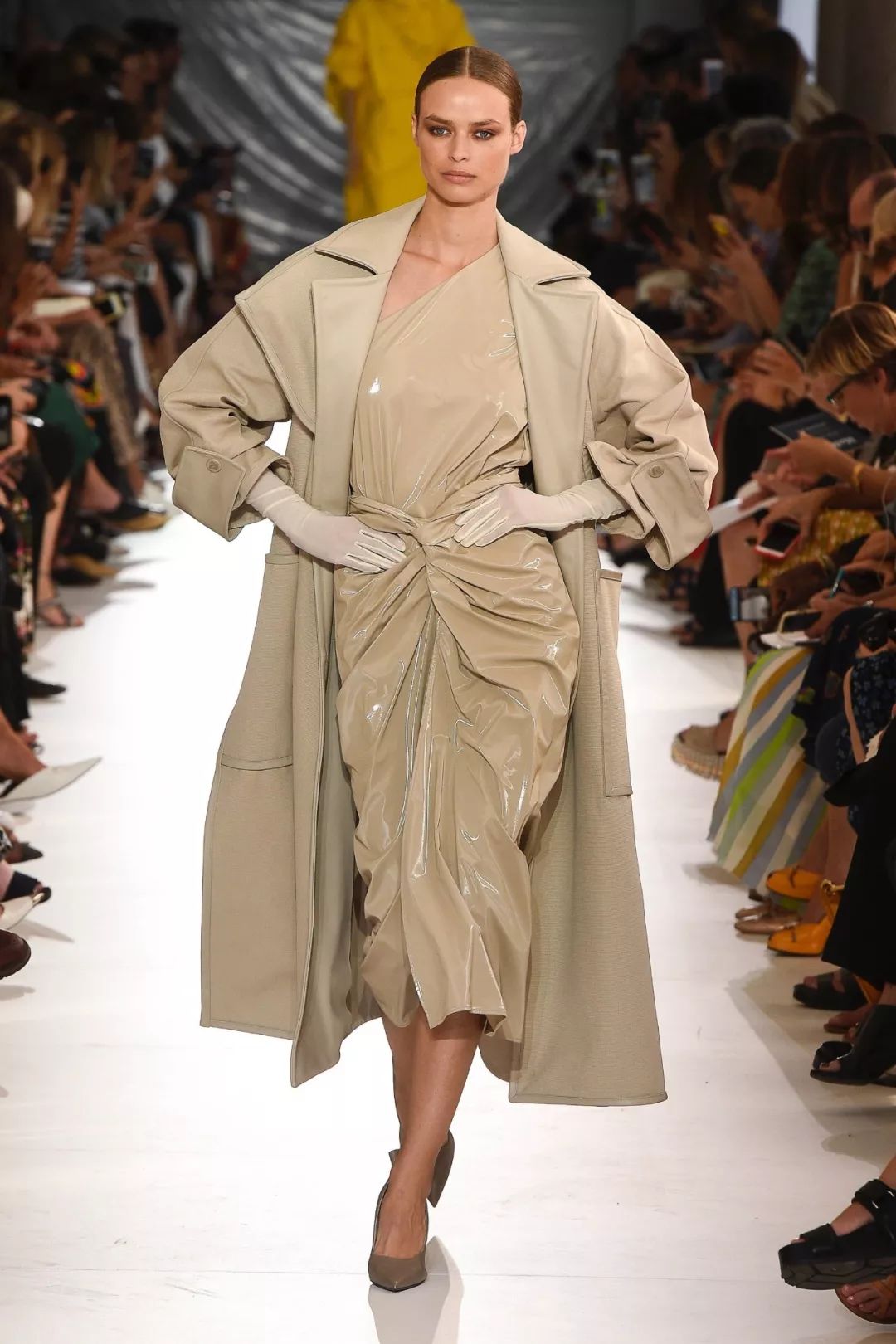 廓形服装款式设计稿,服装版型s型