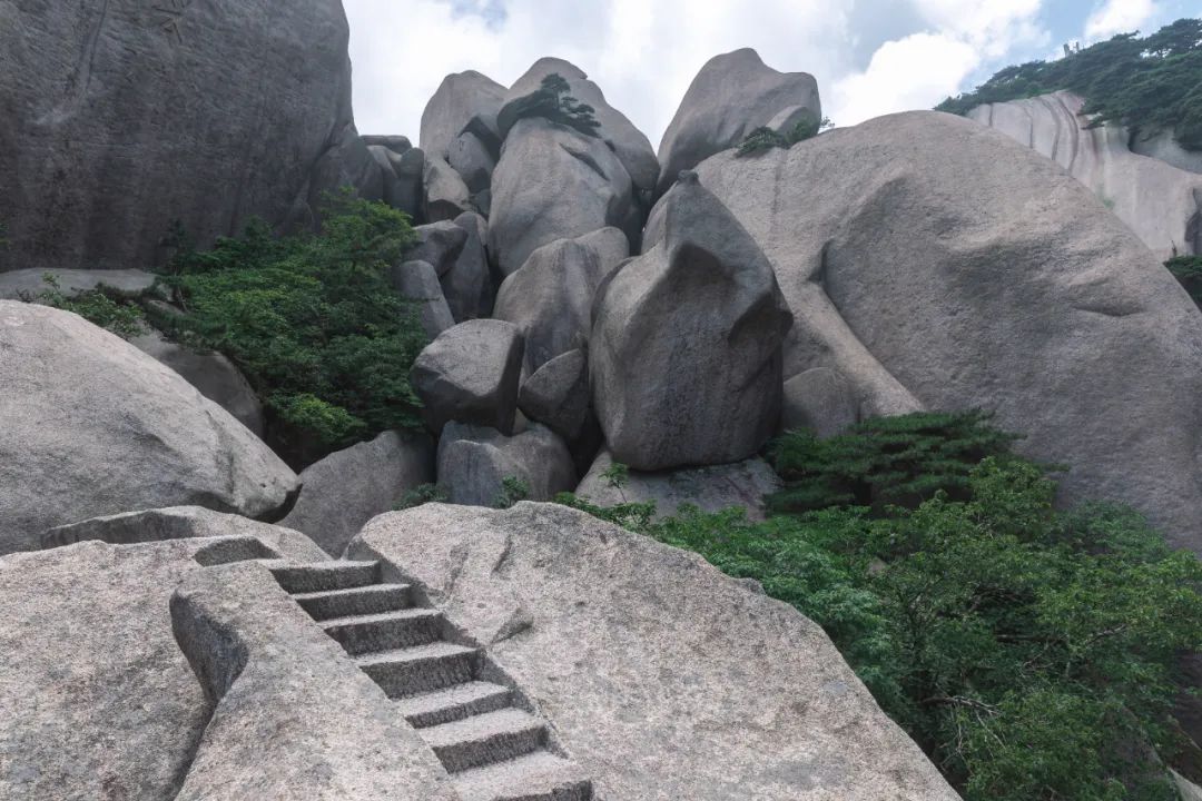 五岳中的南岳位于哪个省,九华山和天柱山哪座更值得游一游