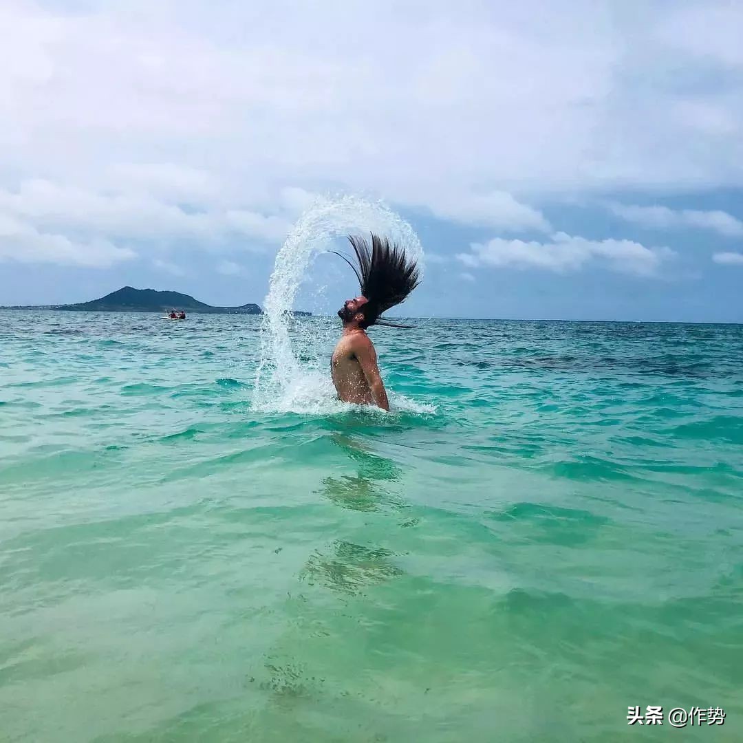 这位大胡子男人，穿起裙子来竟然比女生和还要合适？！