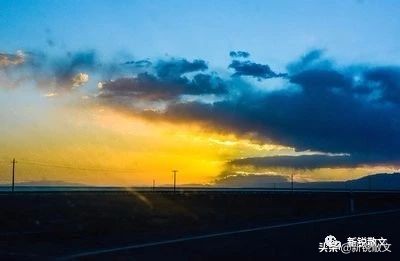 冷湖，生命已被镌刻，凝固成了化石，也许某一天，还会灿烂夺目