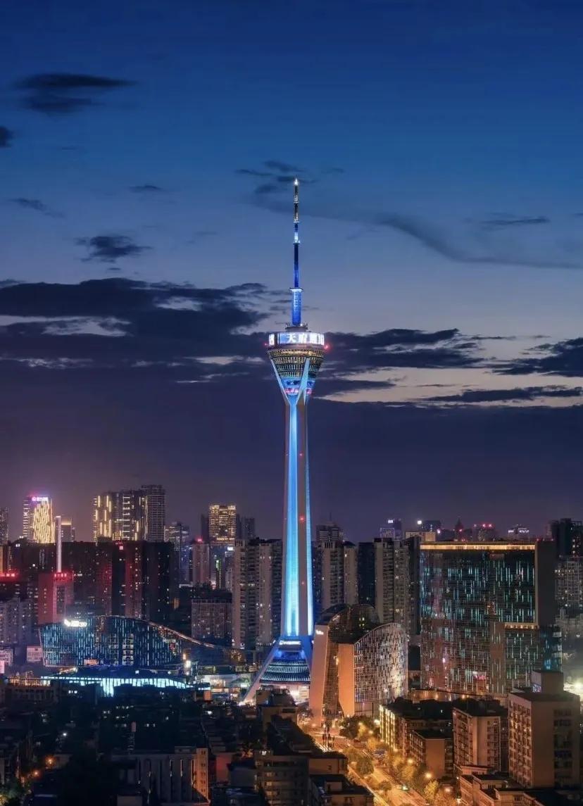 “当当......”快上车，成都的夜生活开始了