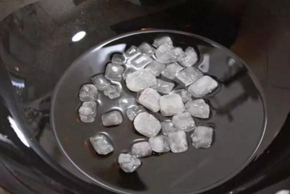 颗粒冰糖怎么炒糖色不苦,炒糖色刚下去就糊了