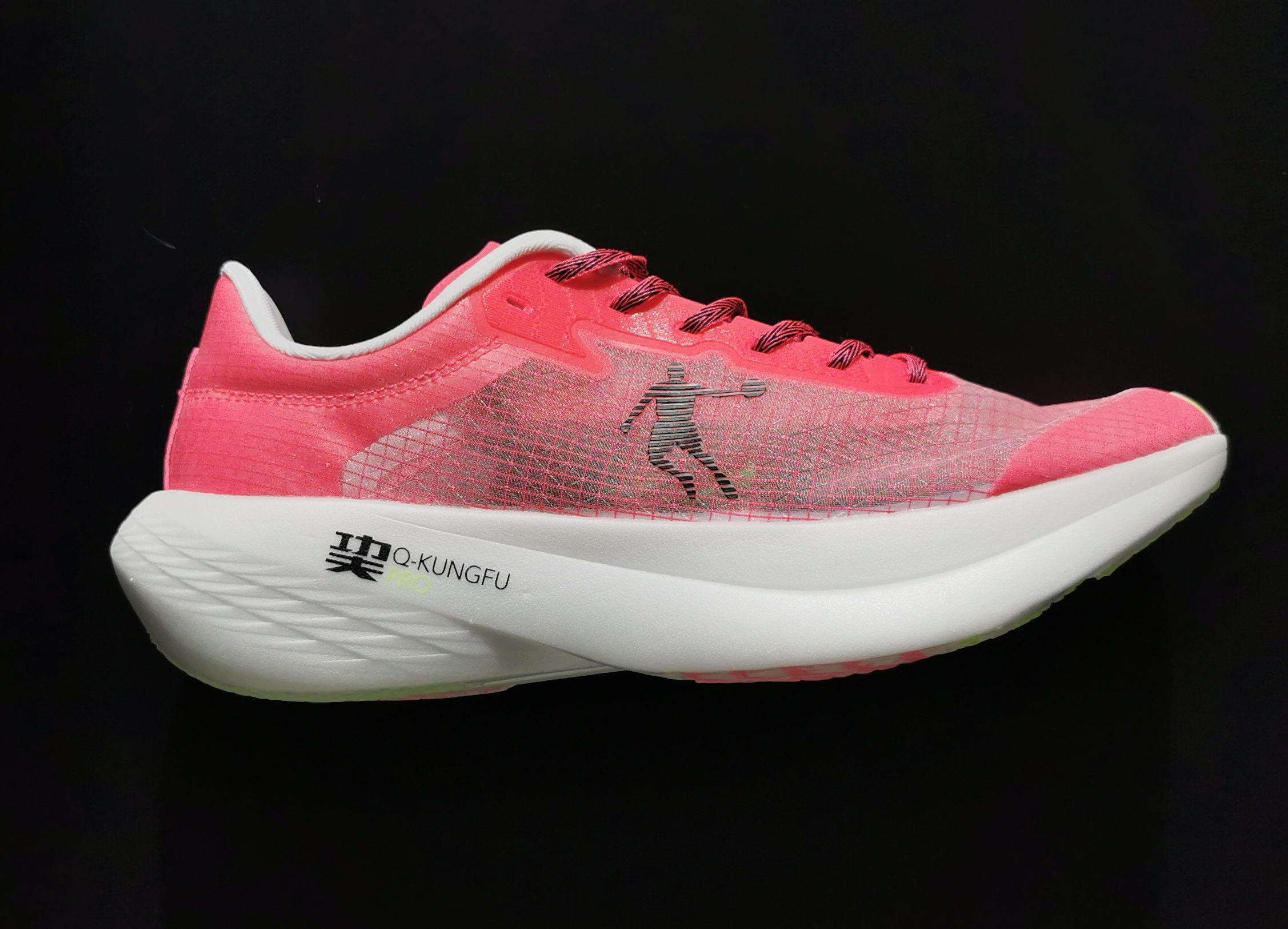 乔丹飞影pb4和安踏c2025gt哪个好,乔丹跑鞋飞影pb3.0多少钱