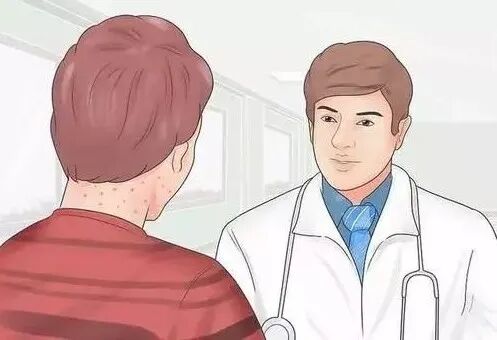 毛囊炎是一个圆形的红疙瘩,毛囊炎起一个很痒的痘