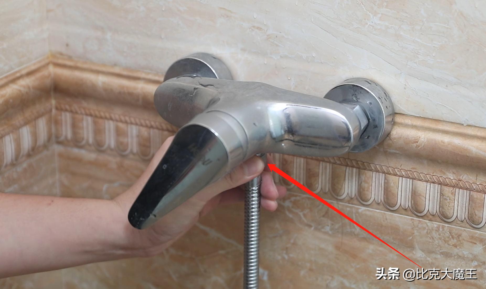 热水器花洒喷头关了还漏水怎么办,热水器花洒换新的还滴水怎么办