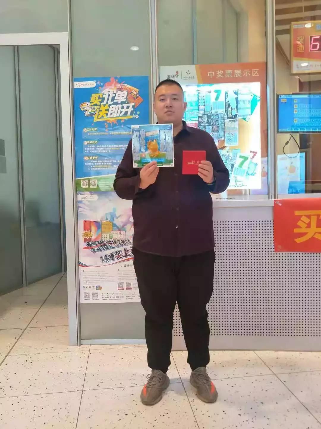 关注顶呱刮喊你领金条