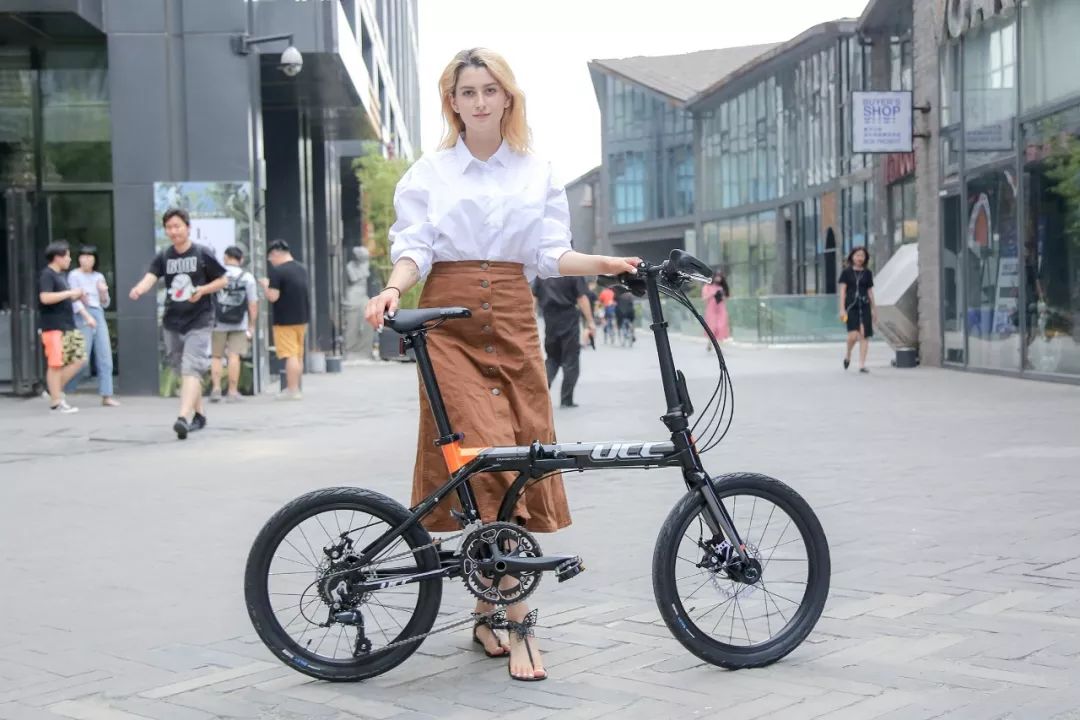 新款精致变形金刚,便携变形金刚