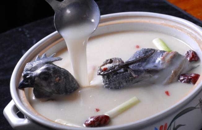 乌鸡越吃越补？黑色系食物大揭秘