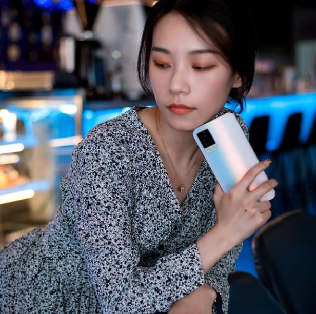 买手机注意4点，掌握挑选手机的精髓，你也能成为一个“内行人”