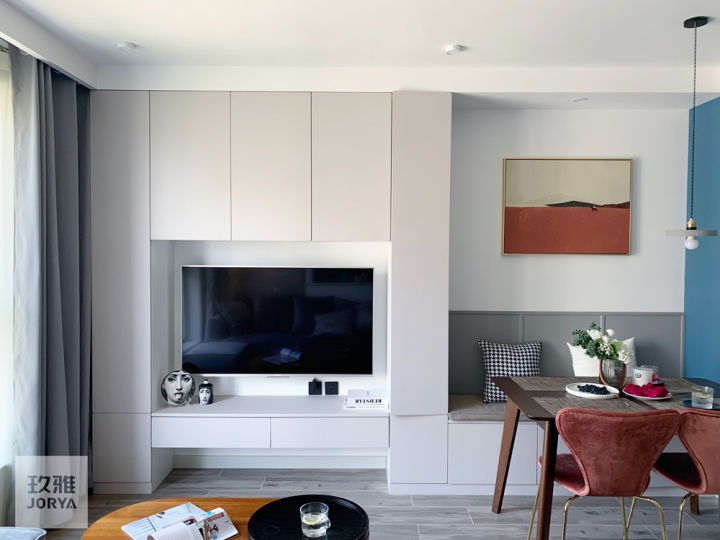 业主把家里收拾的井井有条,美女收拾家干净卫生