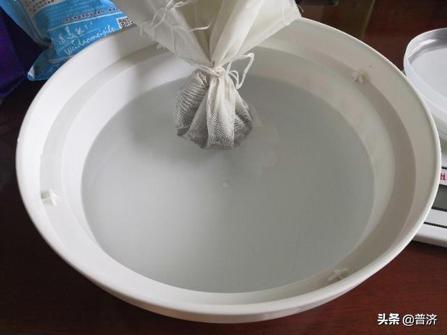 凉粉怎么做冷饮好吃,自制低热量凉粉