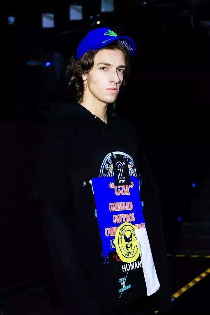 觉得太平鸟、GXG、卡宾不够潮？这个潮流男装可能正对你胃口！