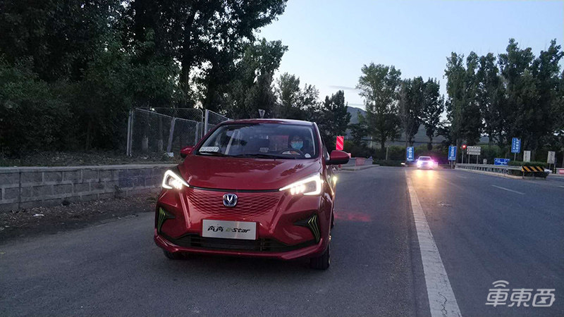 试驾长安新能源奔奔E-Star:高配仅售6.48万可满足市内通勤需求