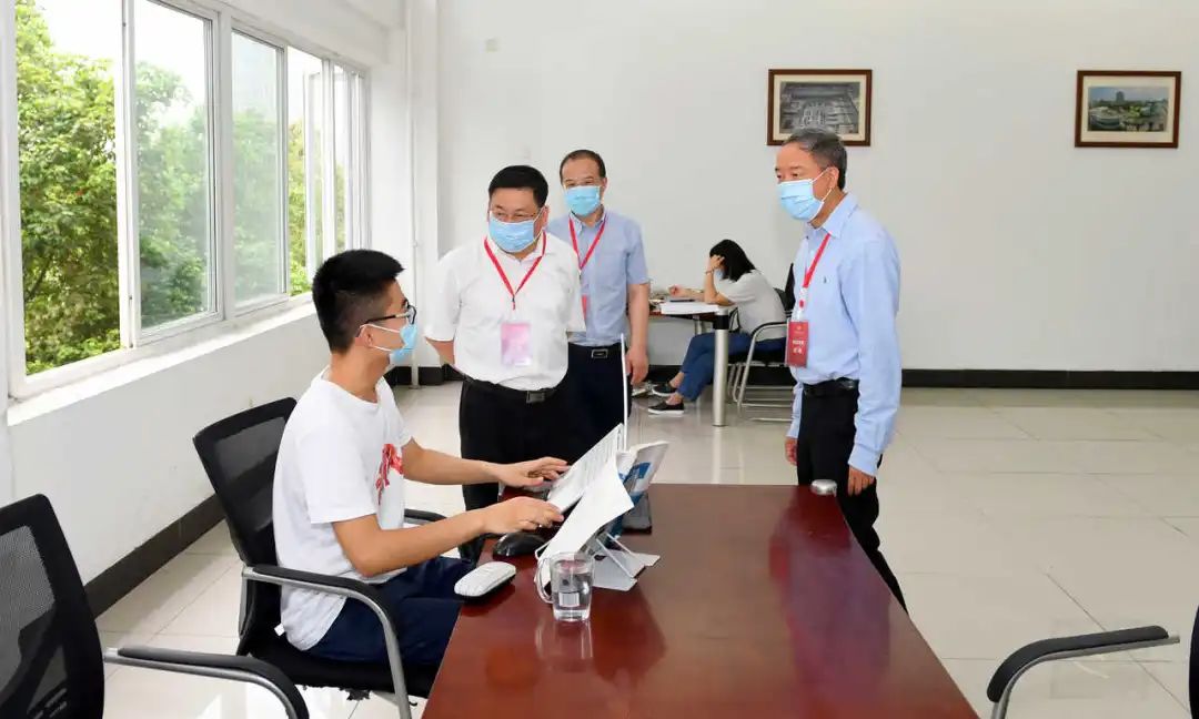 回顾：全面线下复课第一周，这依旧是你熟悉的西财课堂！