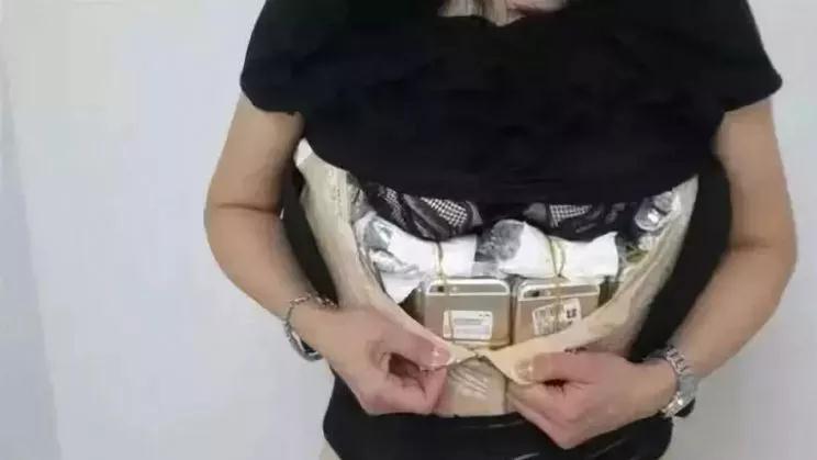 留学生海关被检查,萝卜丁口红过不了安检