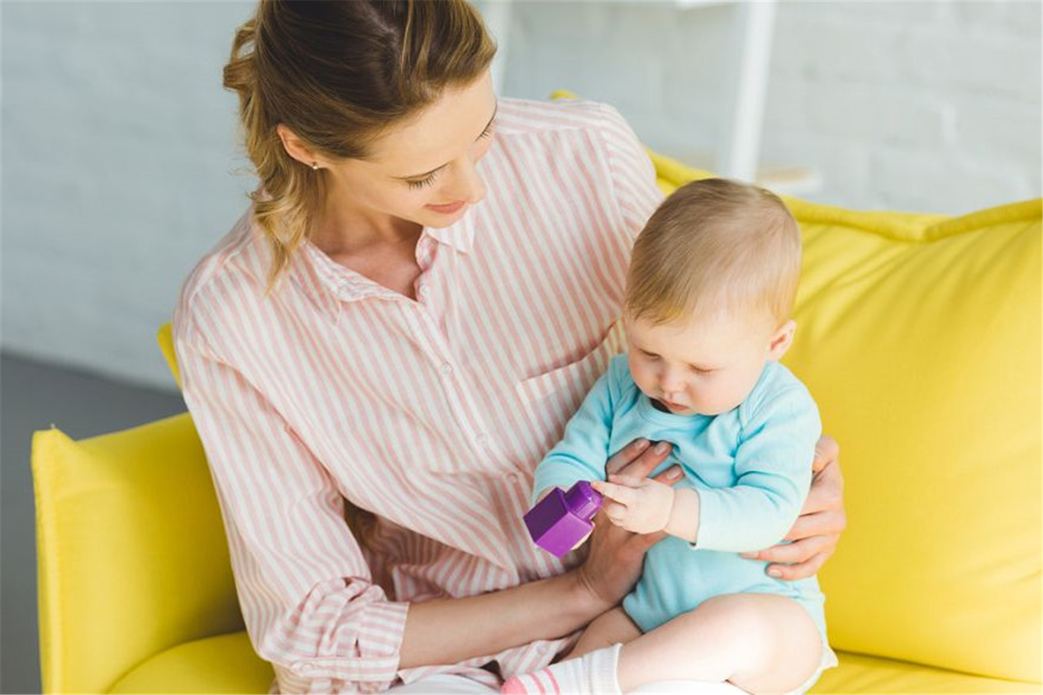 小孩憋尿不去卫生间怎么办,孩子晚上憋尿不愿上厕所怎么办