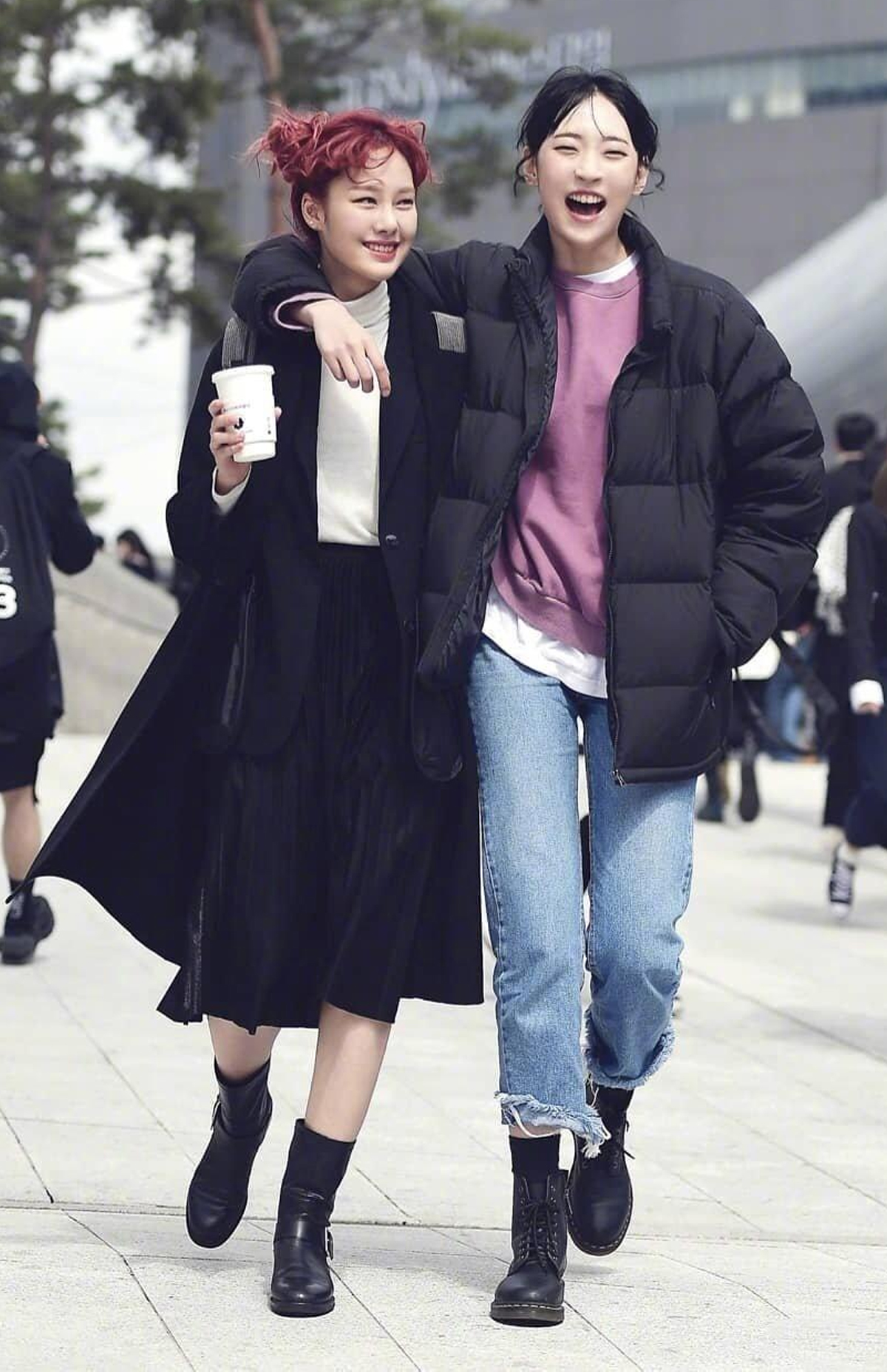 韩国街拍女生穿搭慢视频,2020街拍韩国女穿搭真实时尚