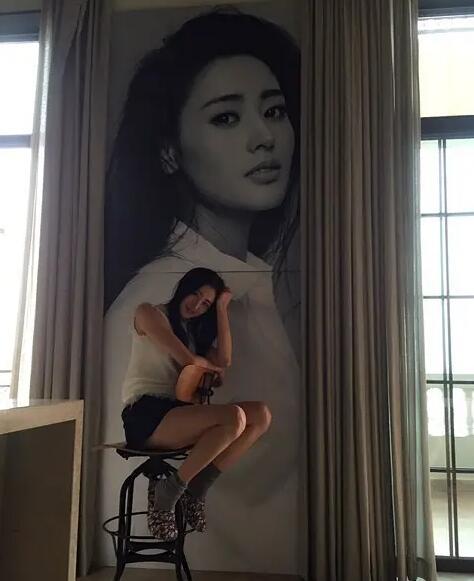 张天爱否认为金主戴了R环。她的年龄和8000万部电影被曝光