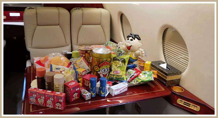 旺仔做美妆家居还不够？还涂了架飞机！看，一桶旺仔牛奶在天上飞