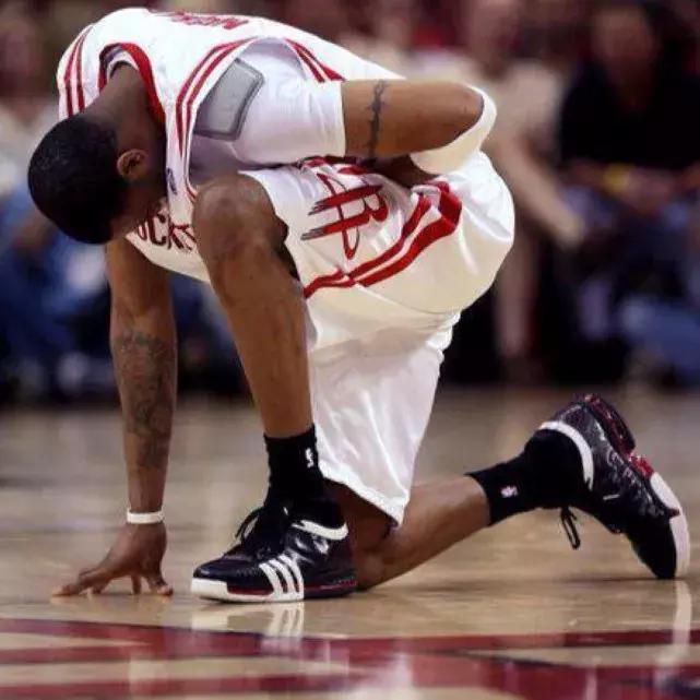 麦迪为什么投篮弧度低,麦迪天生脊柱弯曲的影响