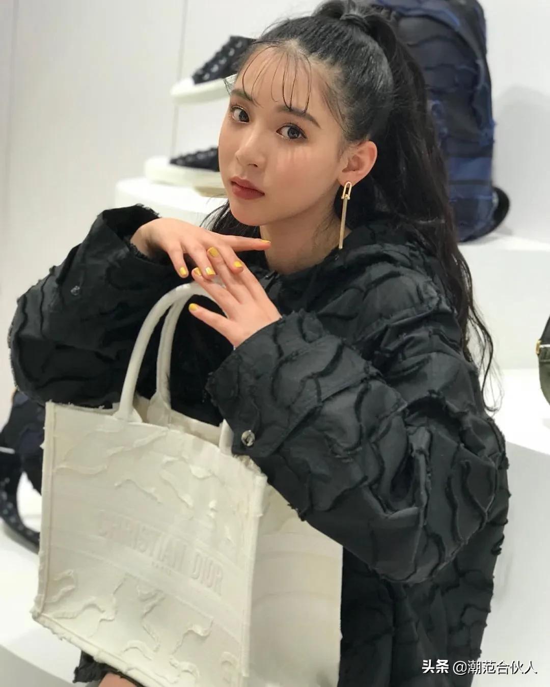 楂樹釜瀛愭儏渚ｆ挒鑹茬郴绌挎惌,鎾炶～鍑犵巼鏋佷綆鎯呬荆绌挎惌蹇冩満璧锋潵