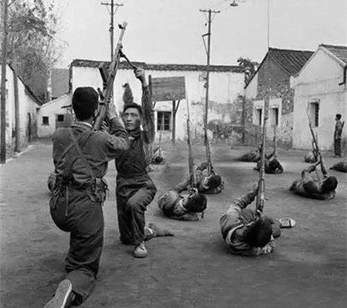 武中奇是书法大师，更是抗战英雄，曾用步枪打下日寇远程轰炸机