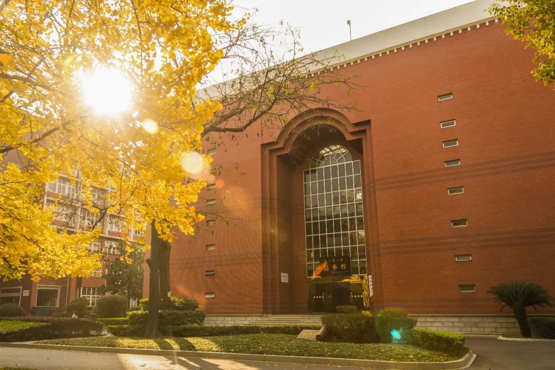 青年毛主席，榜首进一中！他曾就读的长沙市一中究竟有多牛？