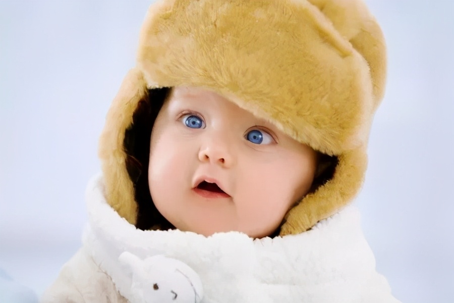 宝宝冬天也会“中暑”？冬季给娃穿衣，一摸二看便知是否够