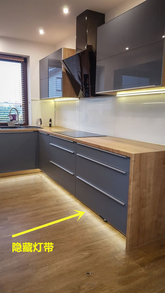 小厨房装筒灯效果图,厨房蜂窝板装筒灯效果