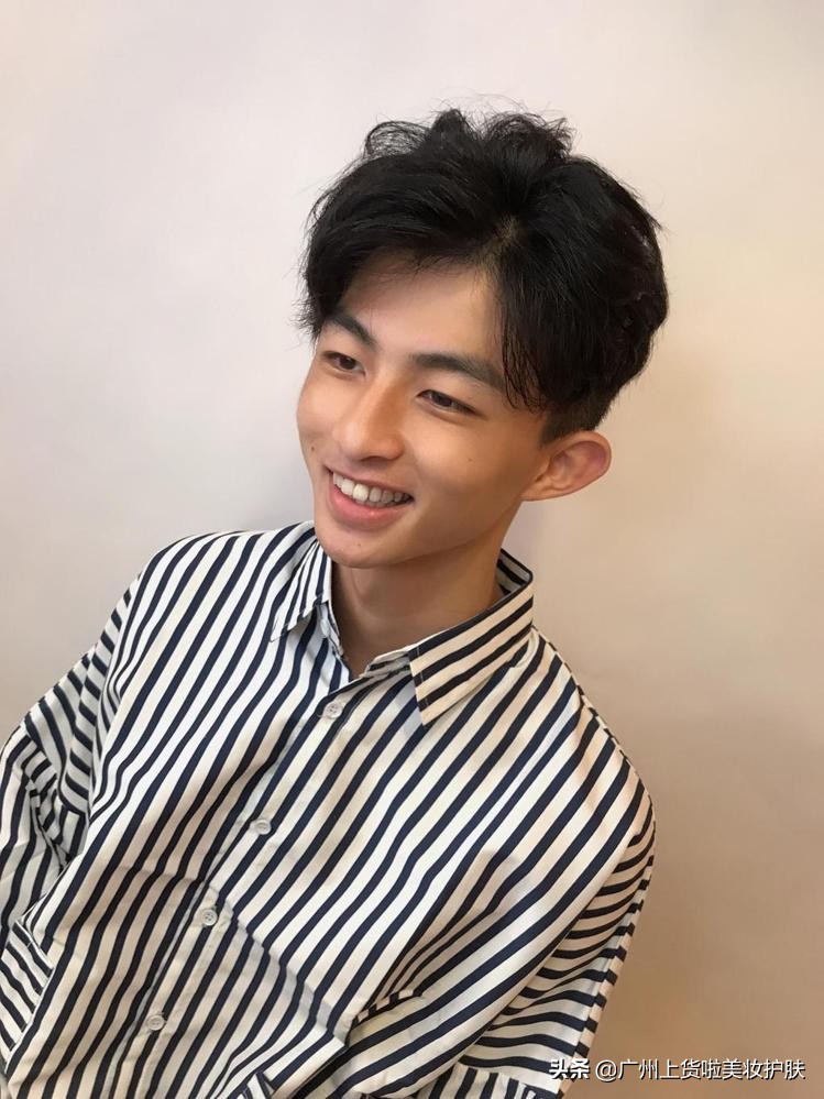 三款热搜的男生清爽露额头发型!让女孩对你刮目相看