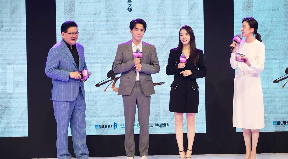 程亦治的扮演者张新成口碑,张新成穿红色西装