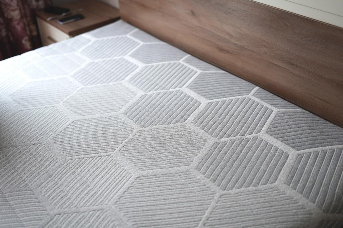 米粉亲自来验货售价两千多的8H金刚护脊乳胶床垫到底值不值