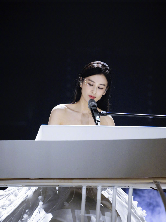 乘风破浪的姐姐黄圣依怎么不淘汰,黄圣依亮相乘风破浪的姐姐亮相