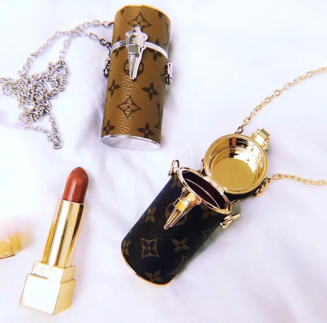 我的胸，我的手指，我的脚腕……都需要一只包包