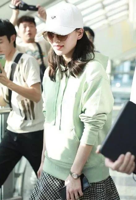 芭莎慈善夜没有张艺兴吗,芭莎慈善夜没有迪丽热巴吗