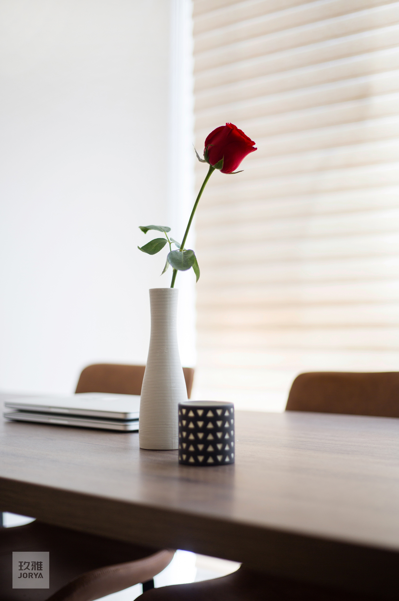 卧室衣柜极简风格,卧室的衣柜怎么显出高级感