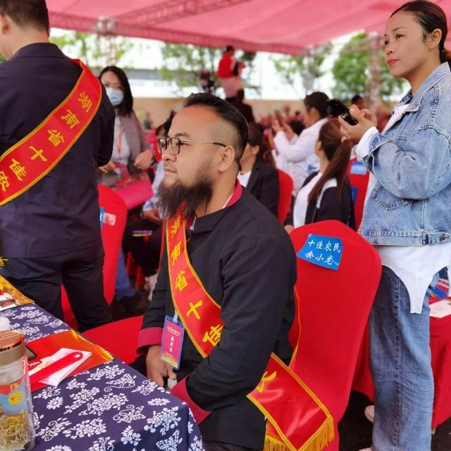 农村小伙回家创业种葡萄,农村小伙回家创业种甘蔗