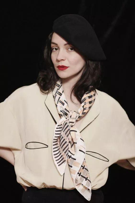 法国女人丝巾精致,法国女人丝巾优雅