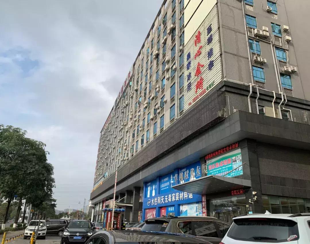 这条街每年都诞生千万富翁,两千家工厂低调赚钱,罗永浩也要分羹