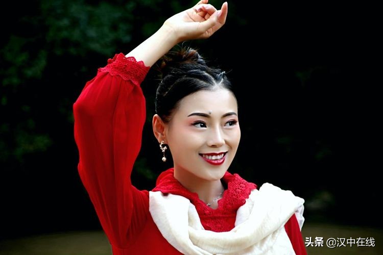 2020汉中水上表演,城固二里泼水